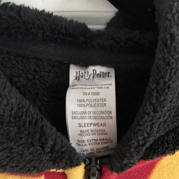 Harry Potter Gryffindor Adult Onesie - Picture 6 of 6